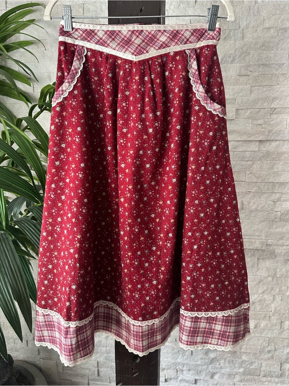 Jessica’s Gunnies Vintage 70’s Maroon Ditsy Floral Cottagecore Midi Skirt Size 9